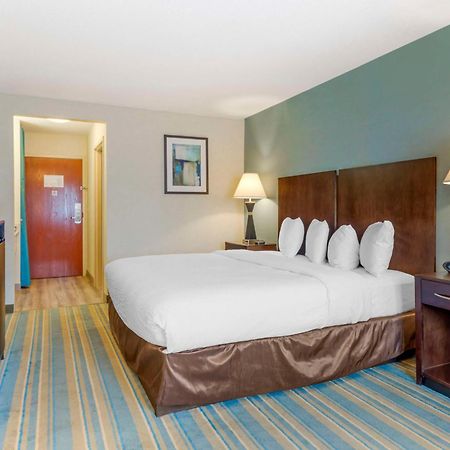 Best Western Plus Berkshire Hills Inn & Suites Pittsfield Exterior photo